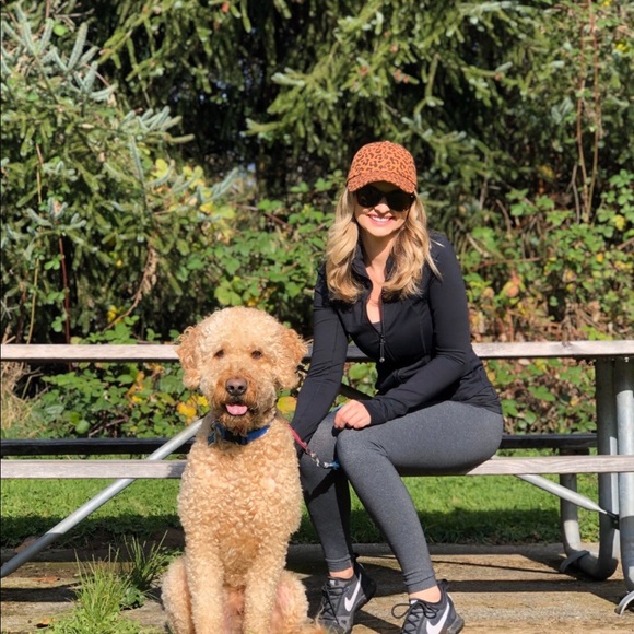 Meet your Posher, Alyssa - Picture 2 of 4